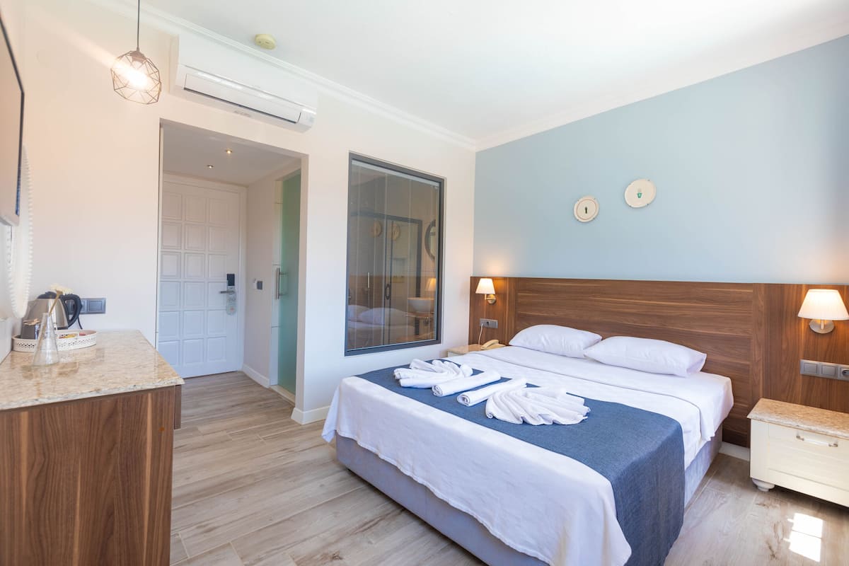Standaard tweepersoonskamer | Een minibar, gratis wifi, beddengoed