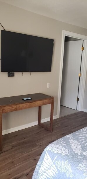 Single Room | Desk, free WiFi, bed sheets - Golden Arrow Motel (Lamar)