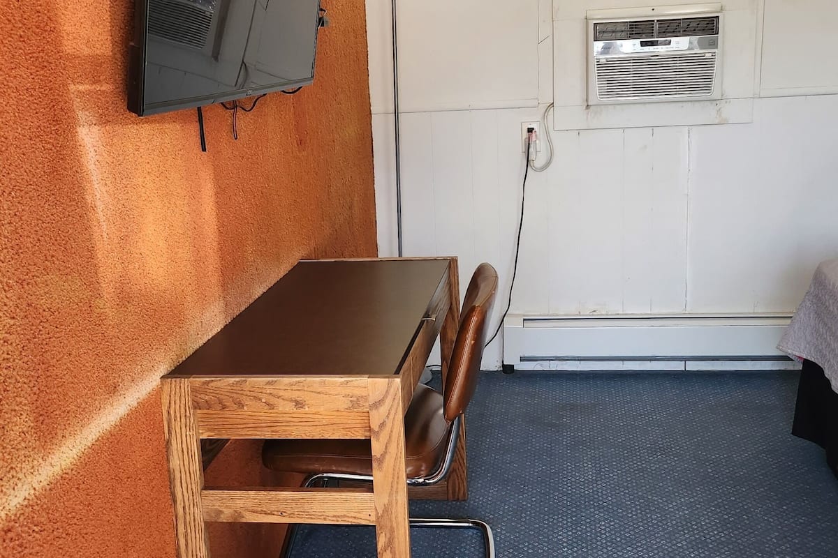 Singola Deluxe, 1 letto king | Una scrivania, Wi-Fi gratuito, lenzuola