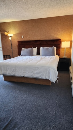 Escritorio, wifi gratis y ropa de cama