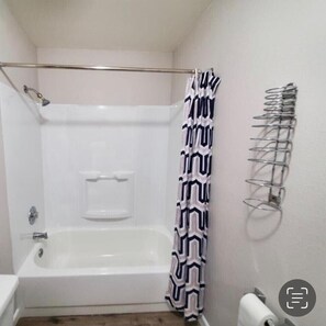 Free toiletries, towels, soap, shampoo - Golden Arrow Motel (Lamar)