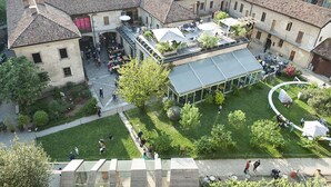 Aerial view - Un posto a Milano (Milan)