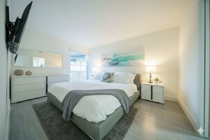 1 bedroom, Egyptian cotton sheets, premium bedding, down duvets