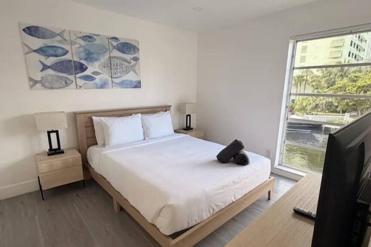 Deluxe Designer Two Bedroom Apartment w/ River Views
