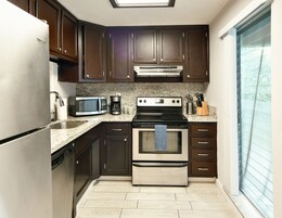 Refrigerador, microondas, horno, placa de cocina