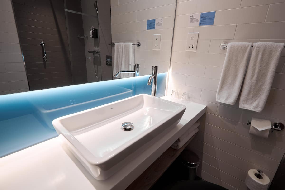 Shower, free toiletries, hair dryer