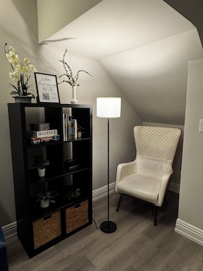 Televisión de pantalla plana de 32 pulgadas con canales por cable