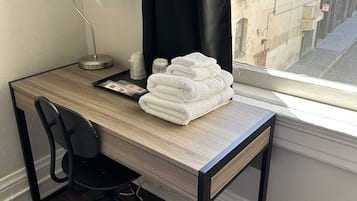 Habitación estándar, 1 cama doble, baño privado | Ropa de cama de alta calidad y decoración individual