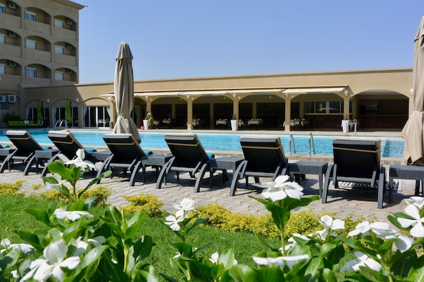 2 piscines a l'aire lliure