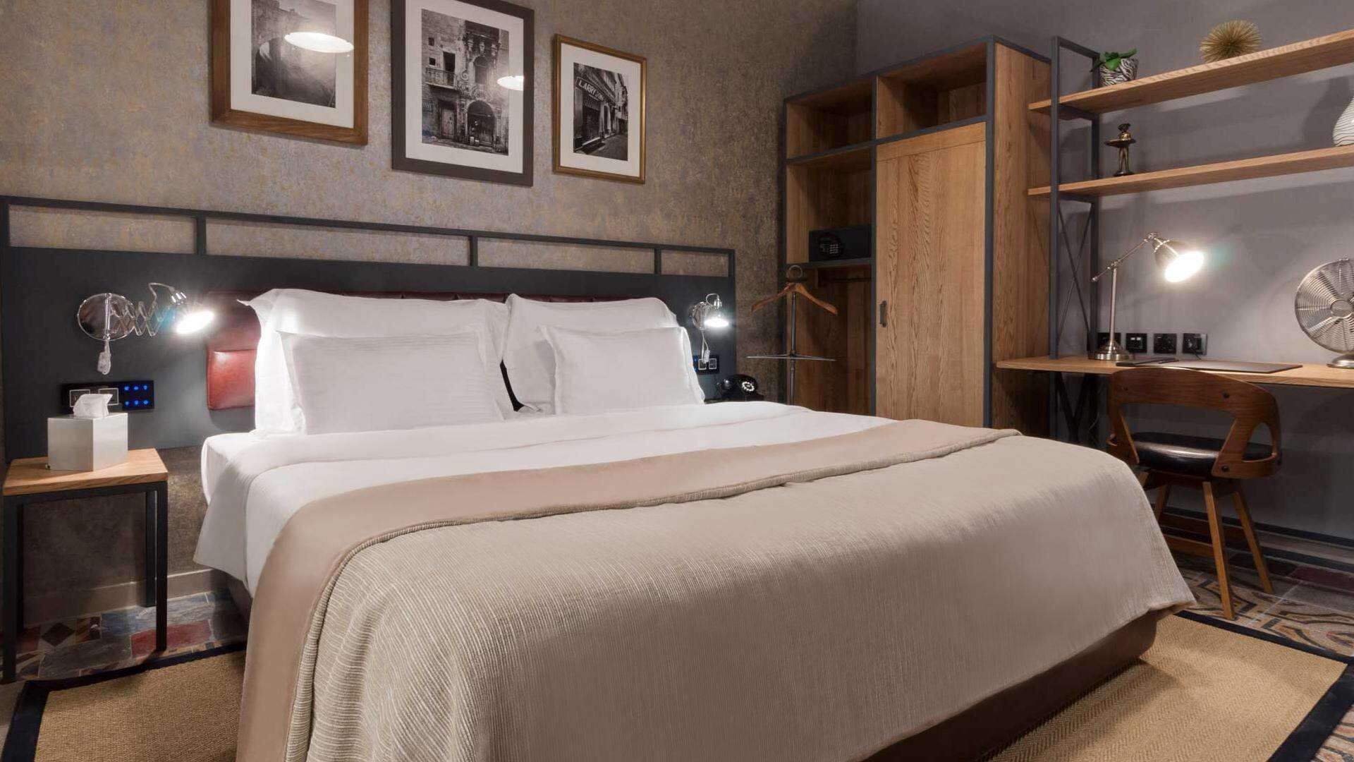 comfort double or twin room | minibar, in-room safe, desk, free wifi