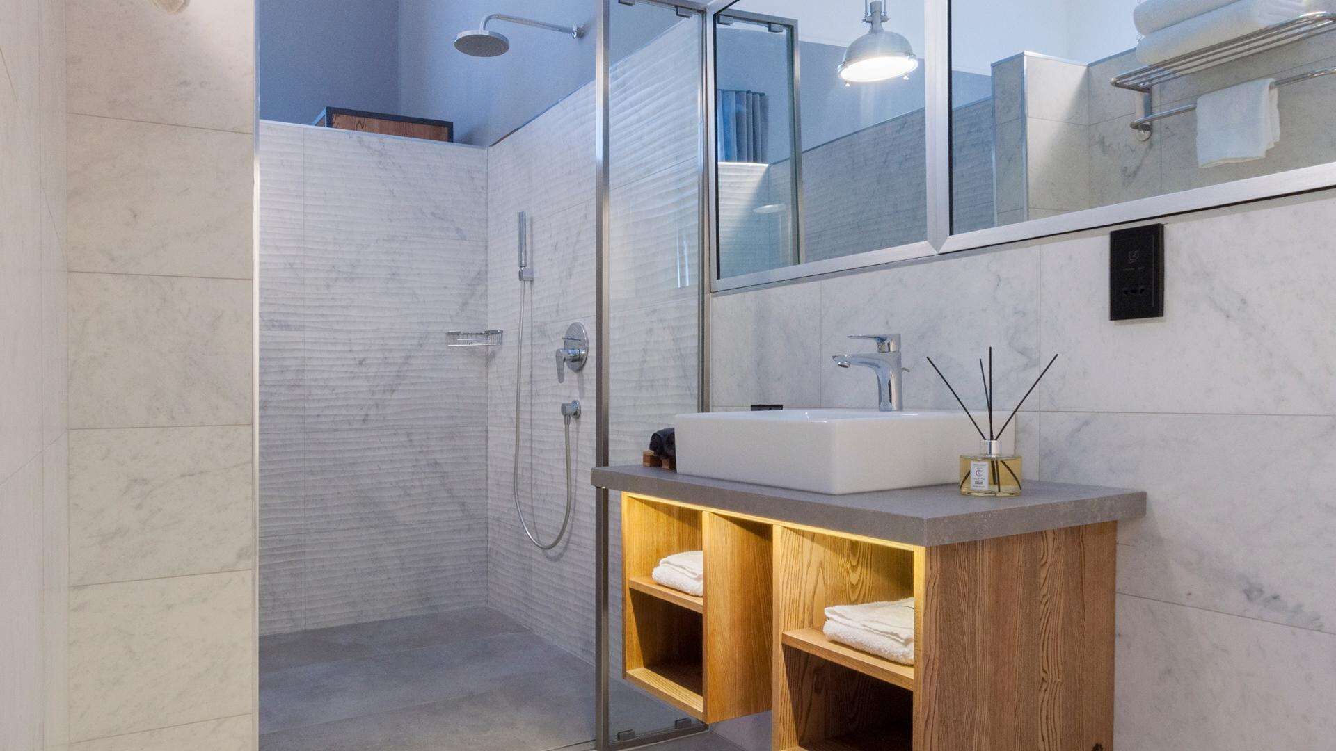 superior double room | bathroom | shower, free toiletries, hair dryer, towels