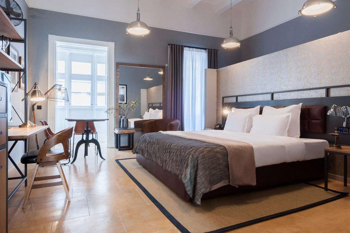 superior double room | minibar, in-room safe, desk, free wifi