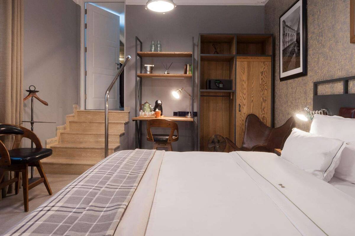 comfort quadruple room | minibar, in-room safe, desk, free wifi