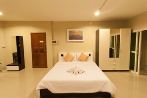 Standard Double Room | デスク、ベビーベッド、可動式ベッド、WiFi (無料)