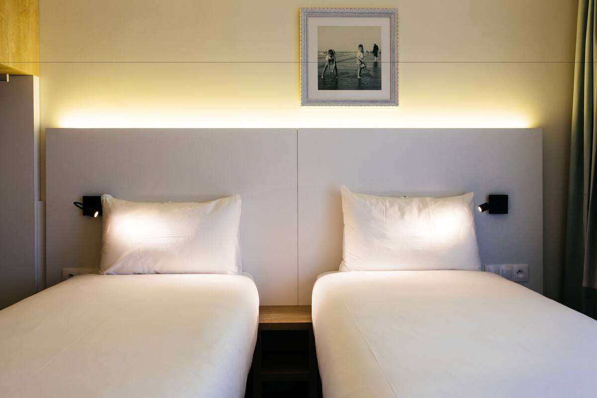 classic twin room, 2 single beds | desk, blackout curtains, soundproofing, iron/ironing board