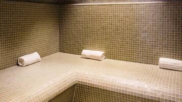 Indoor pool, sun loungers