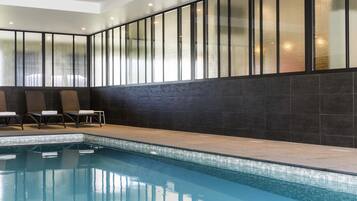 Indoor pool, pool loungers