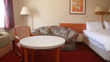 Classic-Zimmer, 1 Queen-Bett | Schreibtisch, Bügeleisen/Bügelbrett, kostenloses WLAN, Bettwäsche