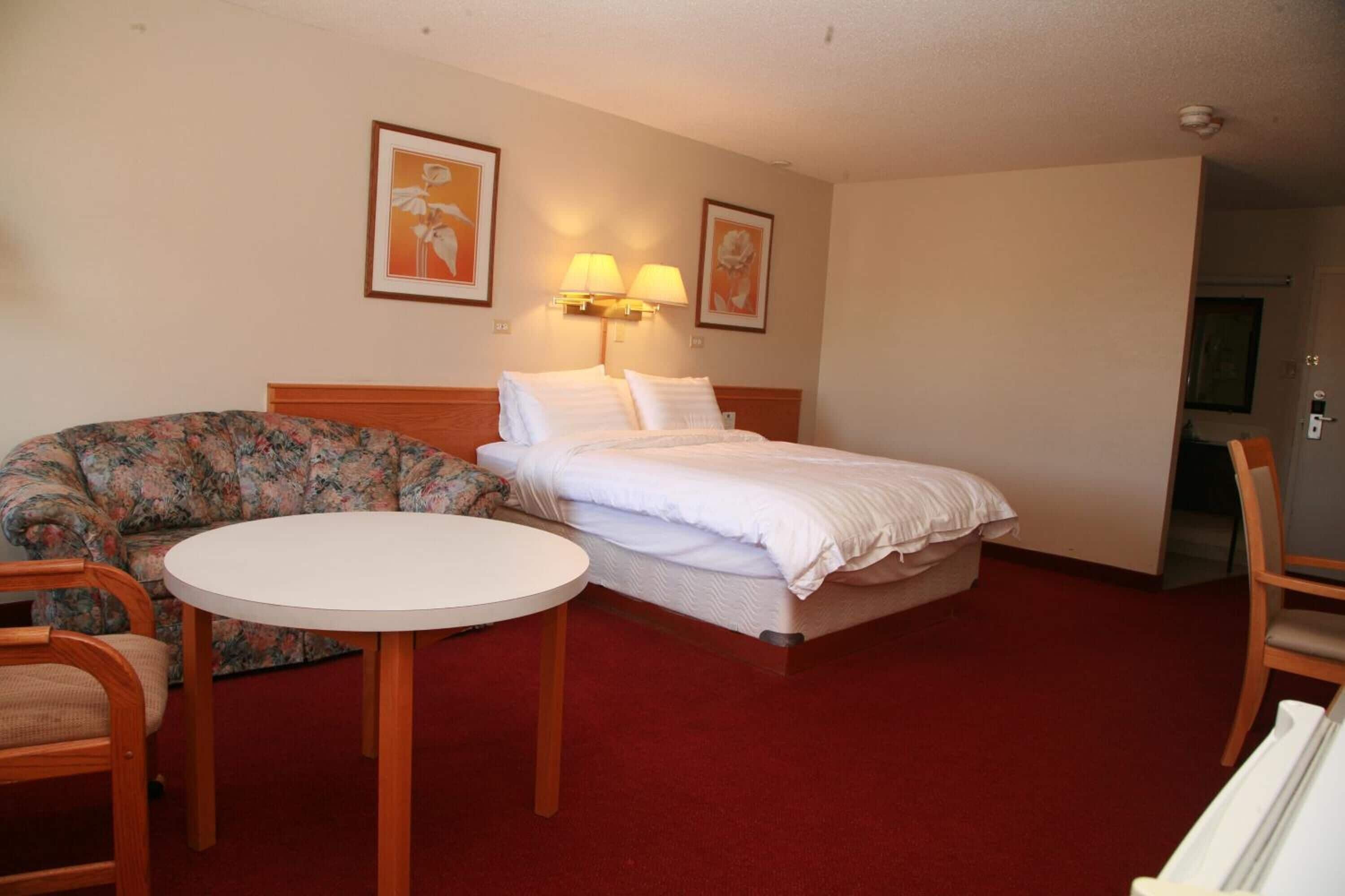 Desk, iron/ironing board, free WiFi, bed sheets