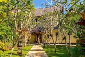 Fachada de la propiedad