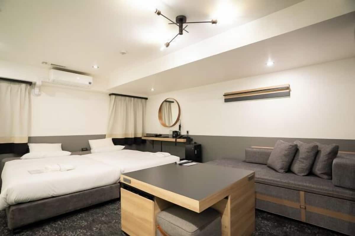 In-room safe, free WiFi, bed sheets