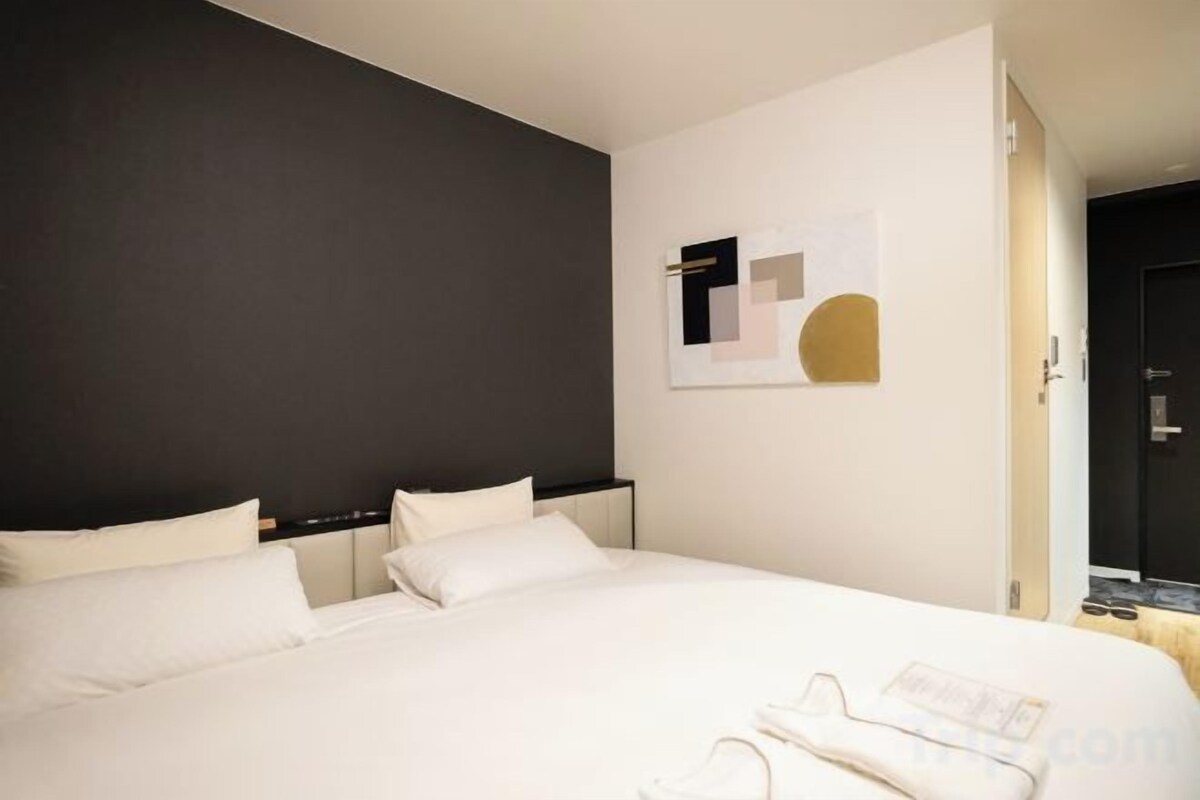 In-room safe, free WiFi, bed sheets