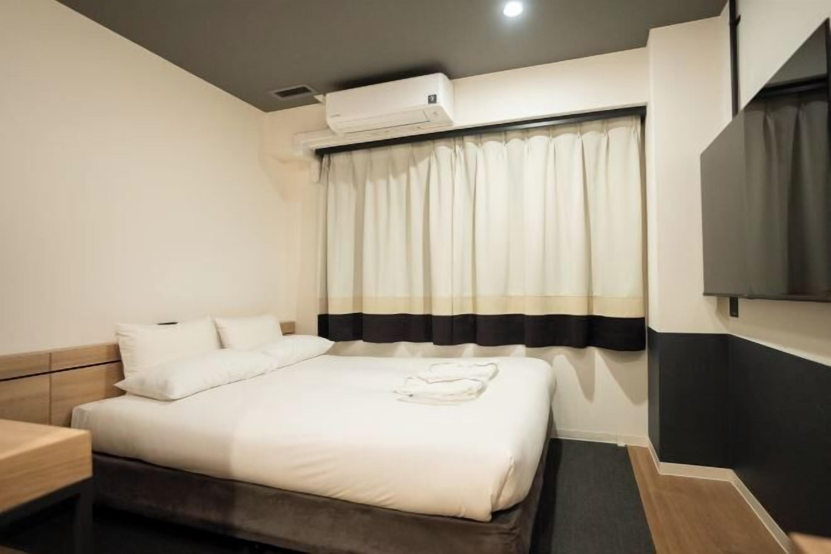 In-room safe, free WiFi, bed sheets