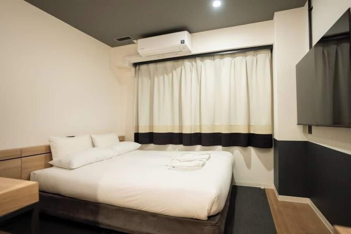In-room safe, free WiFi, bed sheets