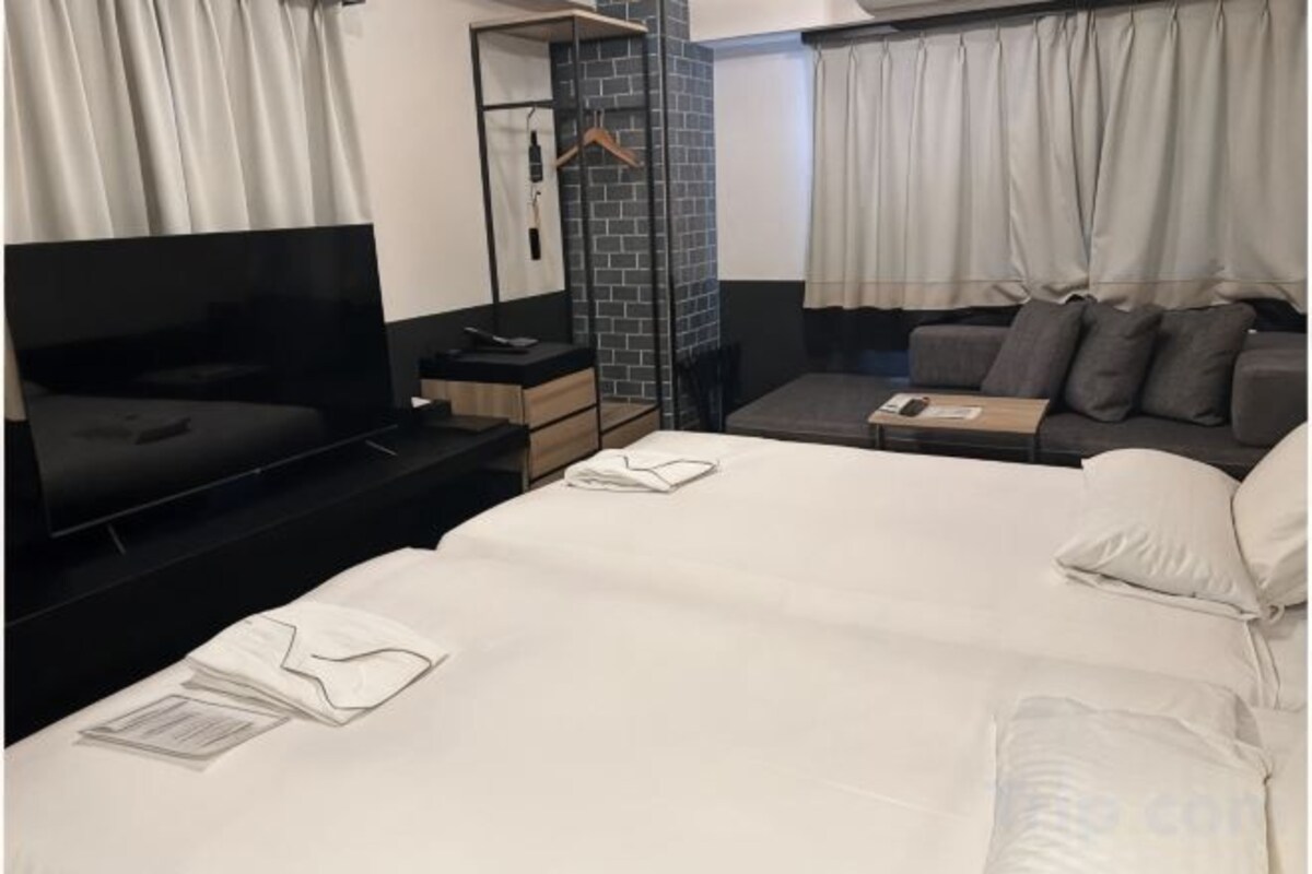 In-room safe, WiFi (free), bed sheets