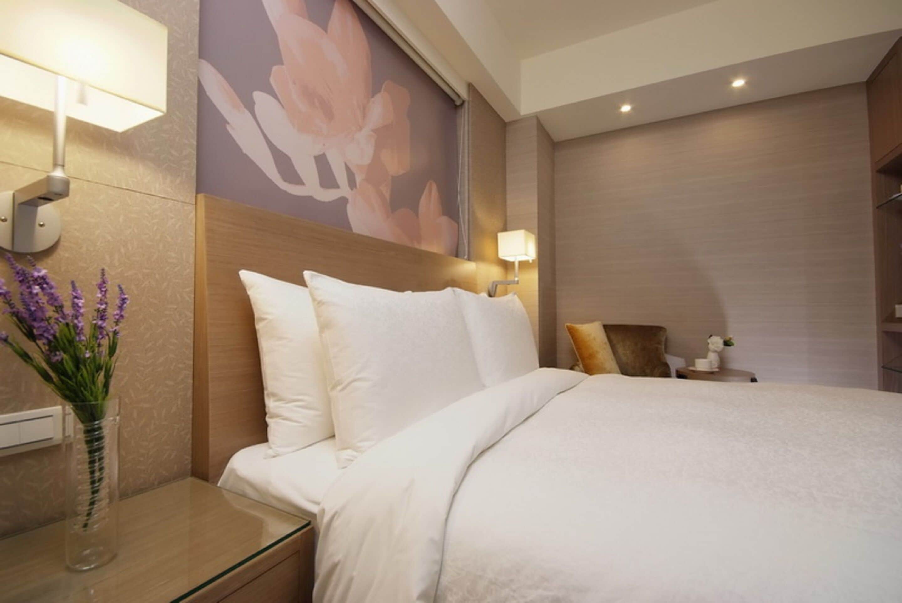 superior double room, bathtub | desk, laptop workspace, soundproofing, free wifi