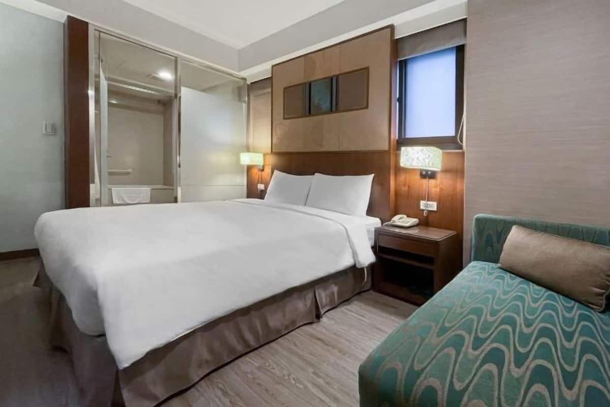 Desk, laptop workspace, soundproofing, free WiFi