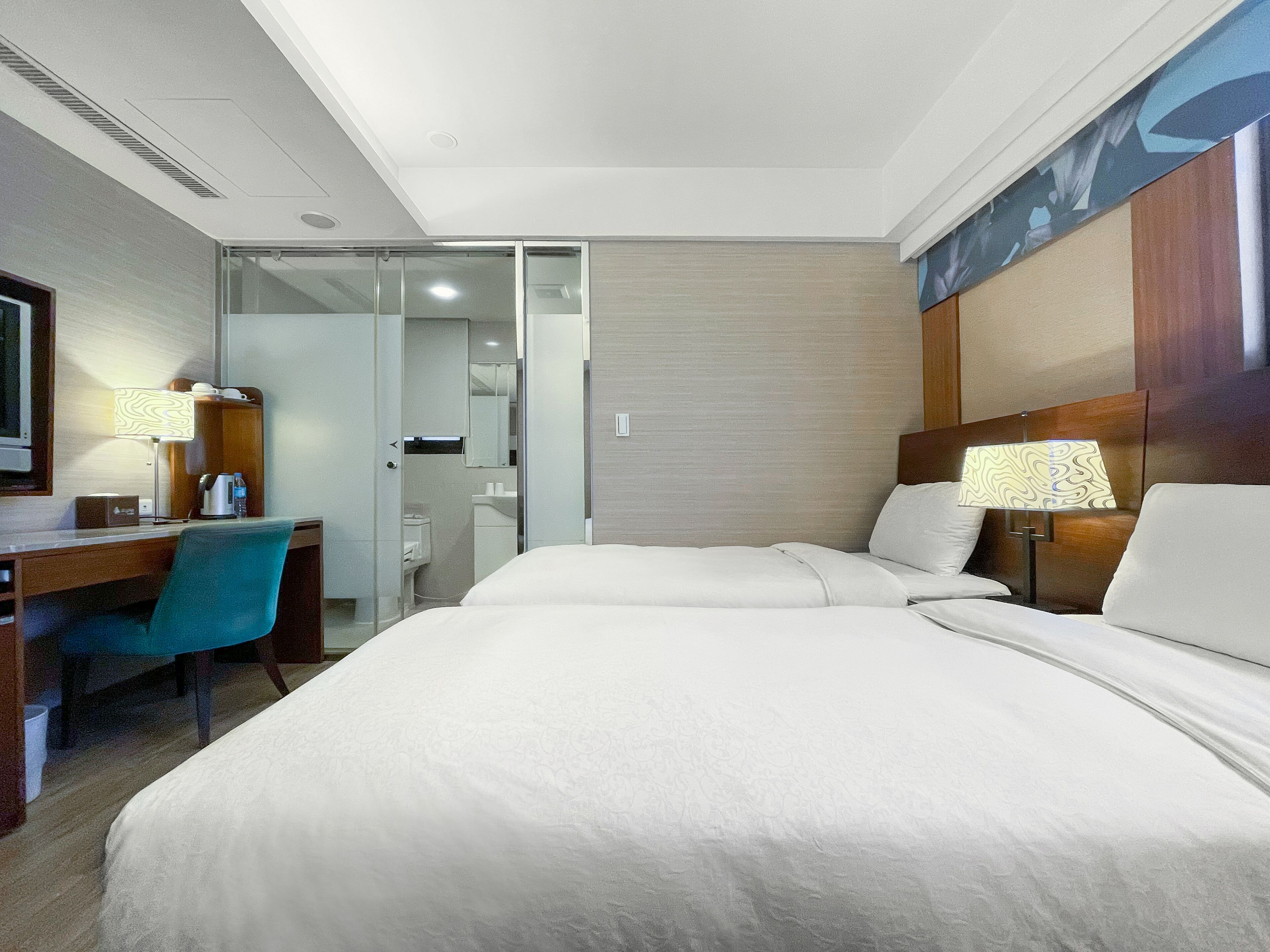 deluxe twin room | desk, laptop workspace, soundproofing, free wifi