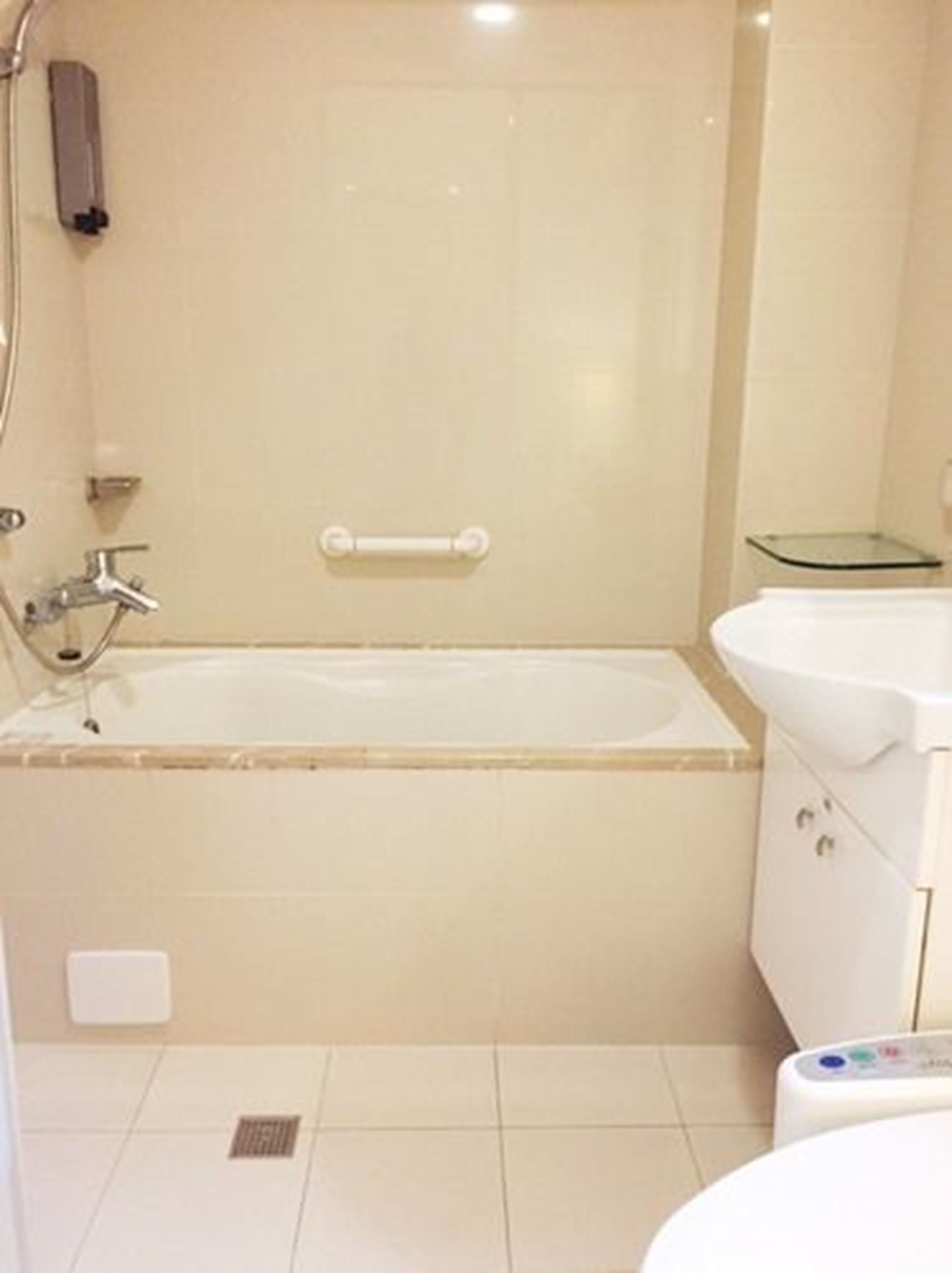superior double room, bathtub | bathroom | hair dryer, bidet, towels, shampoo