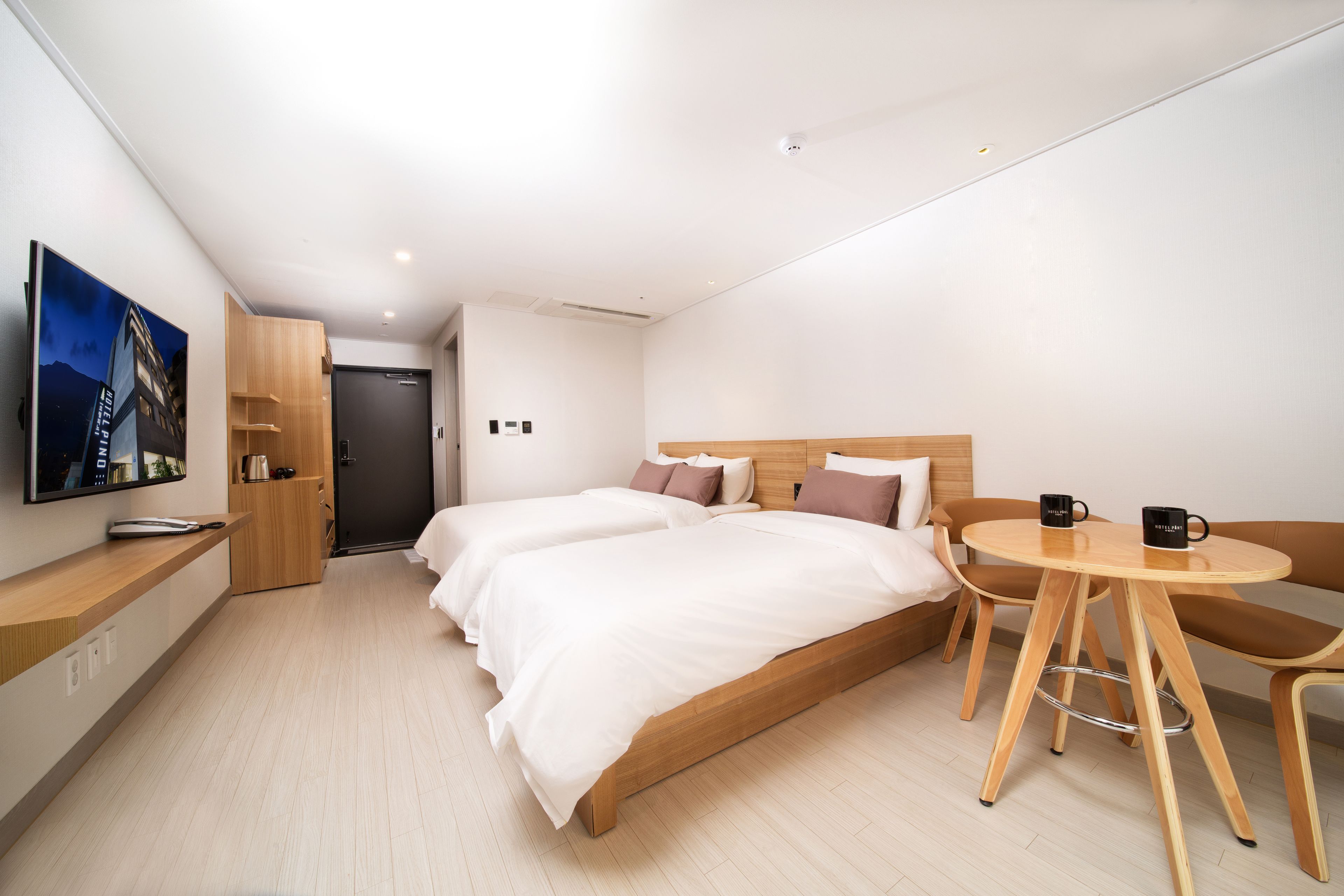 standard twin room | premium bedding, desk, soundproofing, free wifi