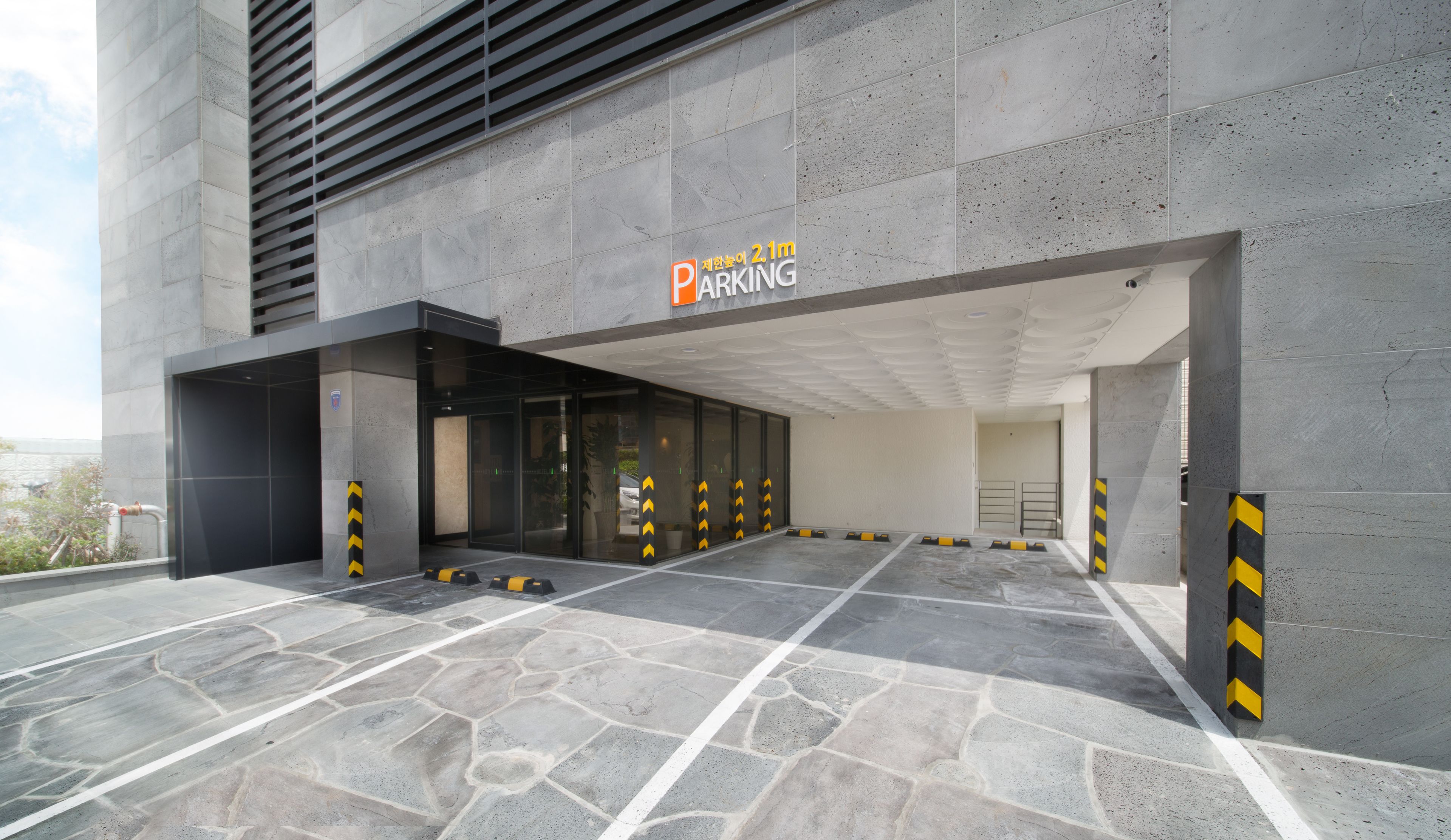 free self-parking, free valet parking