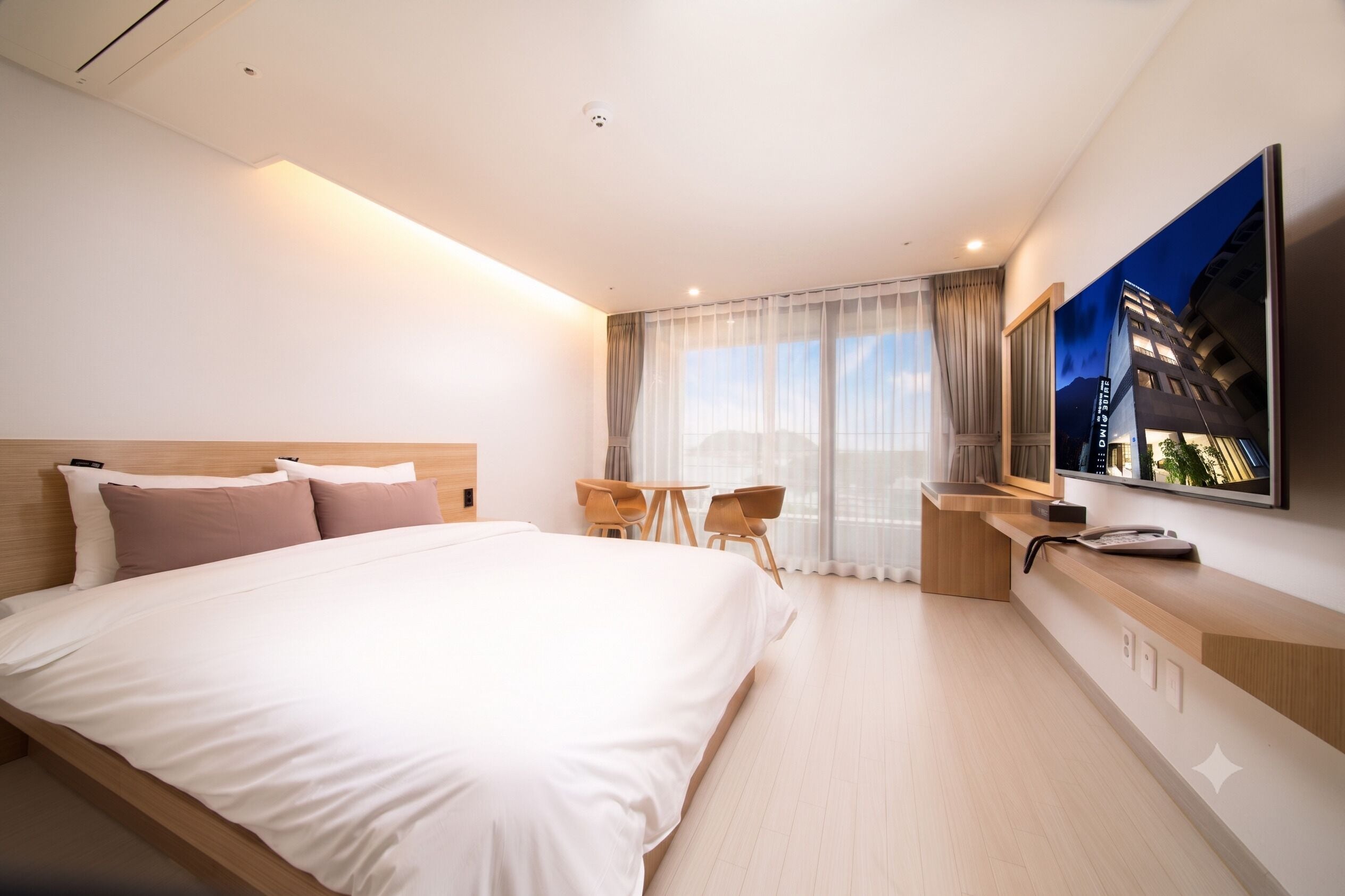 Deluxe Double Room | Peralatan tempat tidur premium, meja, kalis bunyi, Wi-fi percuma 