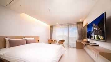 Deluxe Double Room | Peralatan tempat tidur premium, meja, kalis bunyi, Wi-fi percuma