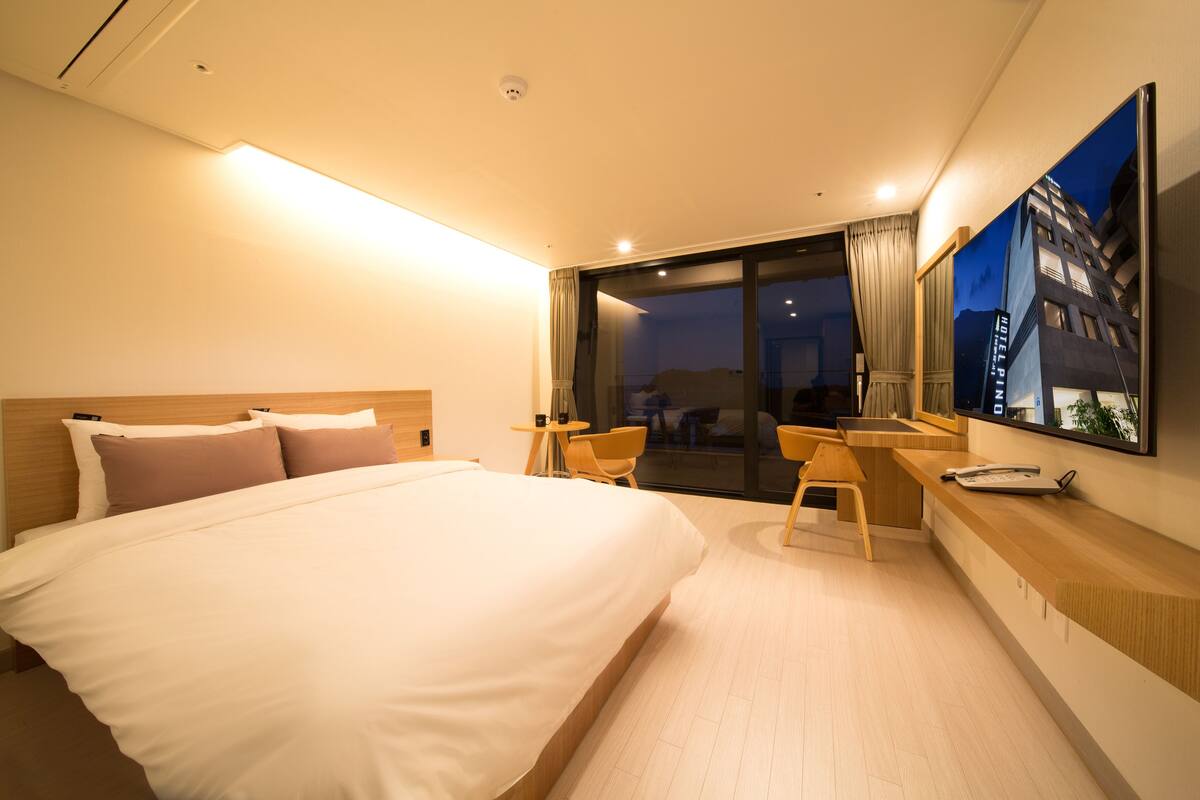 Deluxe Double Room | Premium bedding, desk, soundproofing, WiFi (free)