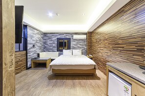 Kahden hengen premium-huone, 1 suuri parisänky | 1 makuuhuone, ylelliset vuodevaatteet, yksilöllisesti sisustettu