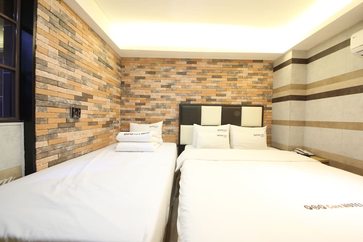 Premium Twin kamer | 1 slaapkamer, luxe beddengoed, individueel gedecoreerd, een bureau