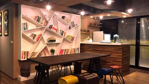 Unclassified image, 2 of 53, button - I Play Inn - Hostel (Taipei)