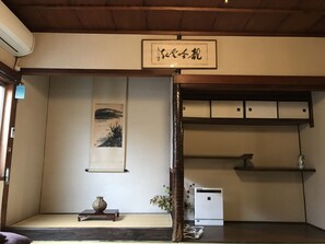 Triple Room | Iron/ironing board, free WiFi