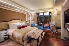 Minibar, Zimmersafe, Schreibtisch, Verdunkelungsvorhänge