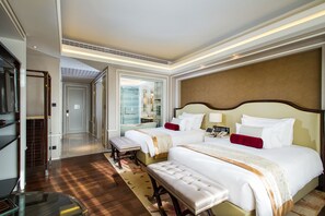 Phòng 2 giường đơn Deluxe, nhiều giường | Minibar, két bảo mật tại phòng, bàn, màn/rèm cản sáng 