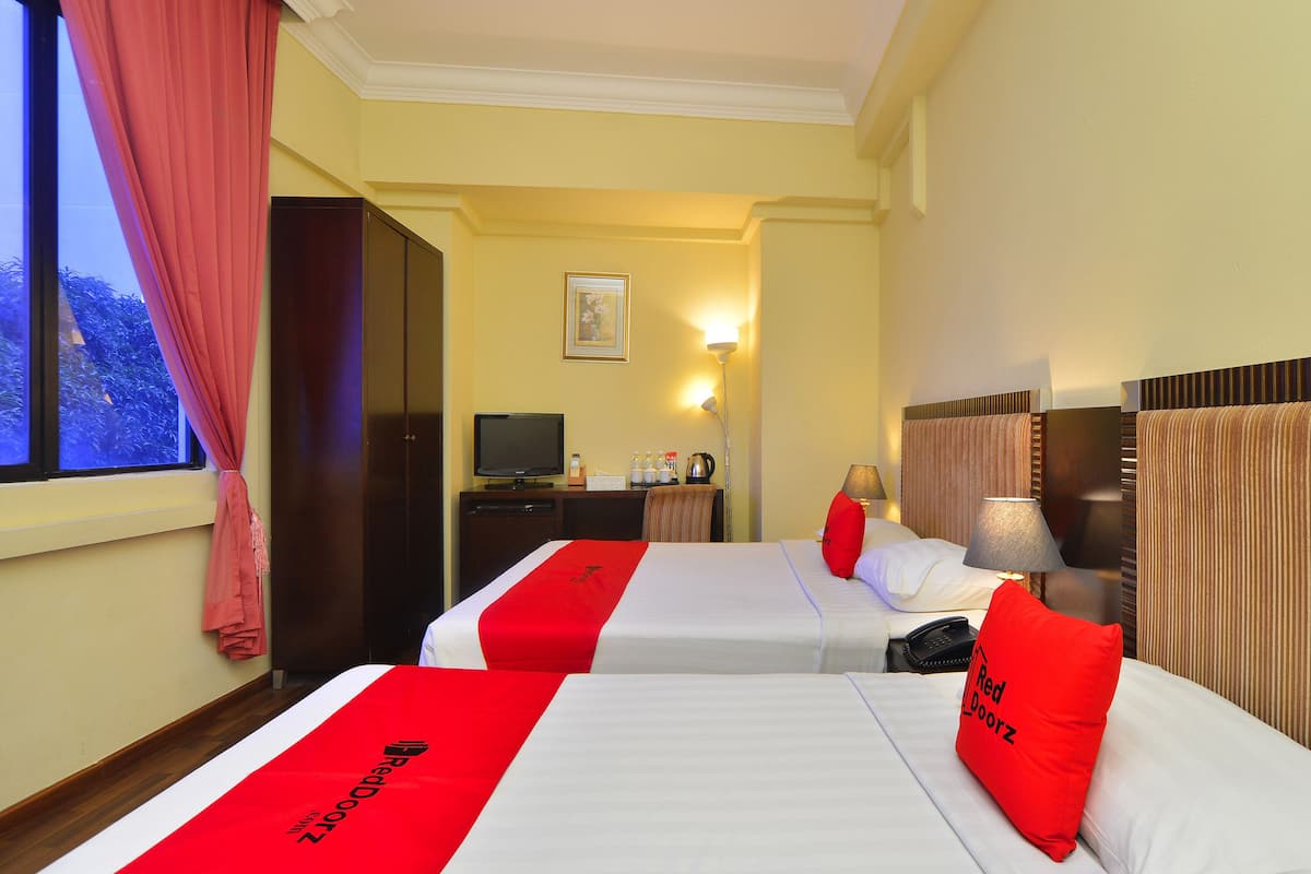 Family Suite | In-room safe, desk, iron/ironing board, WiFi (free)