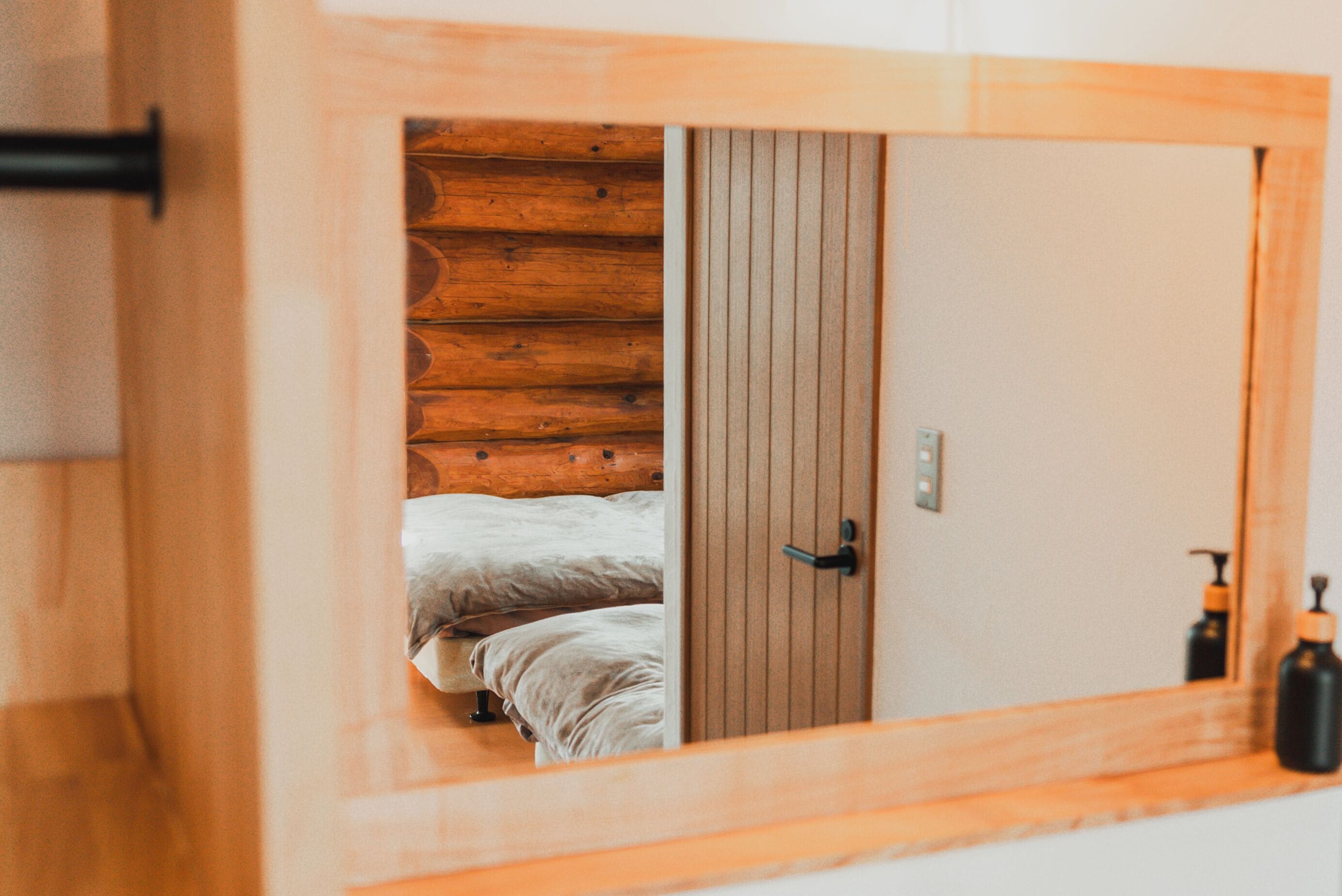Habitación Deluxe con 2 camas individuales, para no fumadores (122,123 Log Hotel, 2F, Open Ceiling) | Baño | Regadera, secadora de cabello, pantuflas, bidet electrónico 