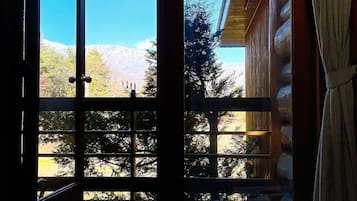 디럭스 트윈룸, 금연, 전용 욕실 (122,123 Log Hotel, 2F, Open Ceiling) | 오리/거위털 이불, 암막 커튼, 무료 WiFi