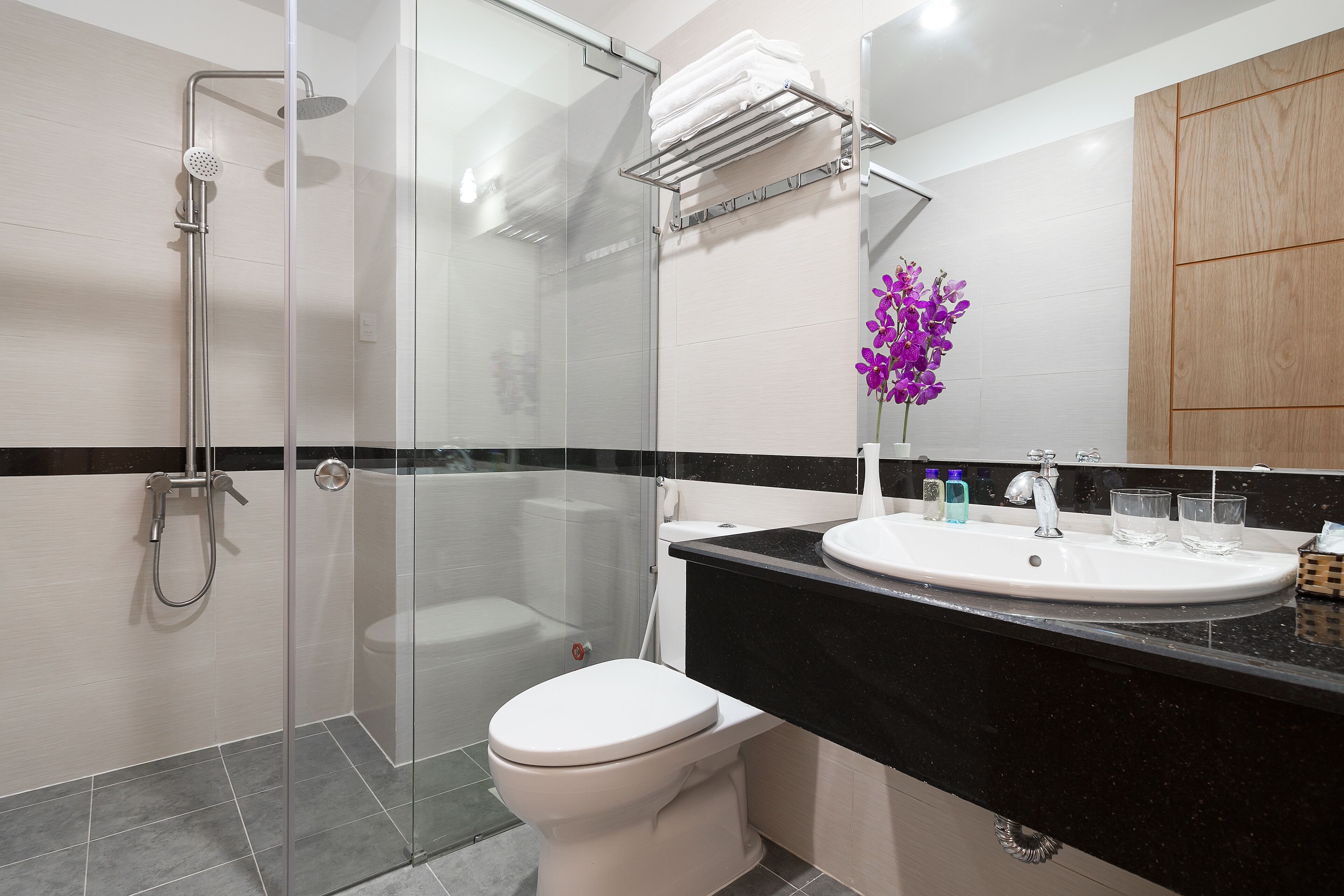 shower, free toiletries, hair dryer, slippers