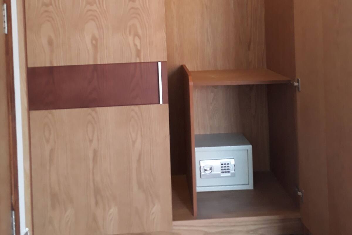 Minibar, két bảo mật tại phòng, bàn, phòng cách âm 
