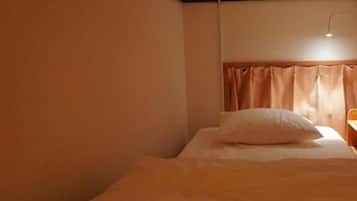 In-room safe, free WiFi, bed sheets